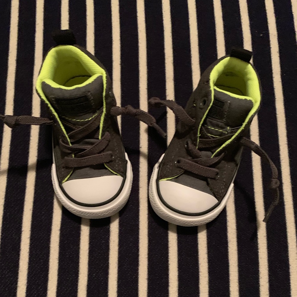Toddler Converse All-Stars - Picture 2 of 4